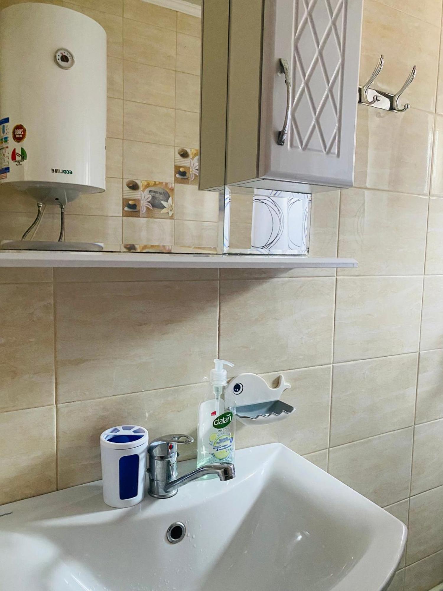 Karakol-Guest Bed and Breakfast Εξωτερικό φωτογραφία